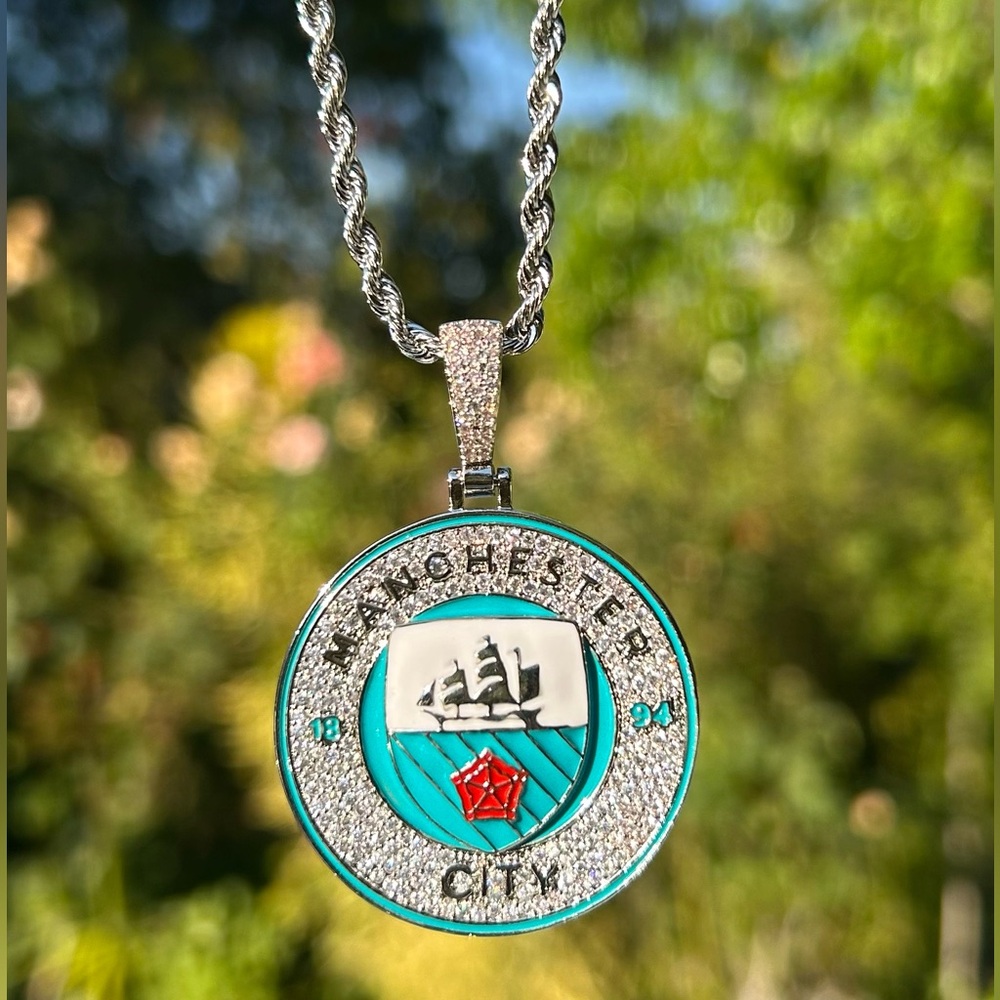 Manchester City Necklace Soccer Chain and Team Badge Pendant Gift